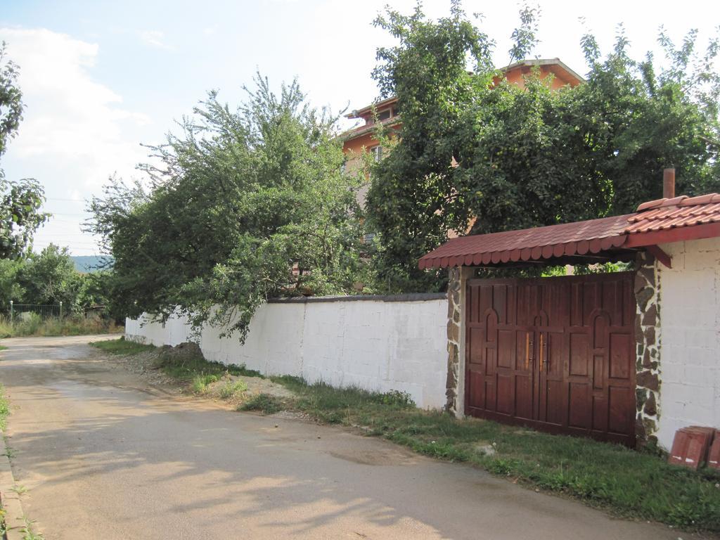 Hadjibulevata Guest House Kovachevtsi Luaran gambar